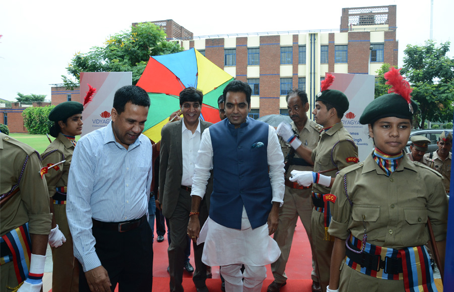 Pankaj Singh, MLA, NOIDA visits VidyaGyan Bulandshahr